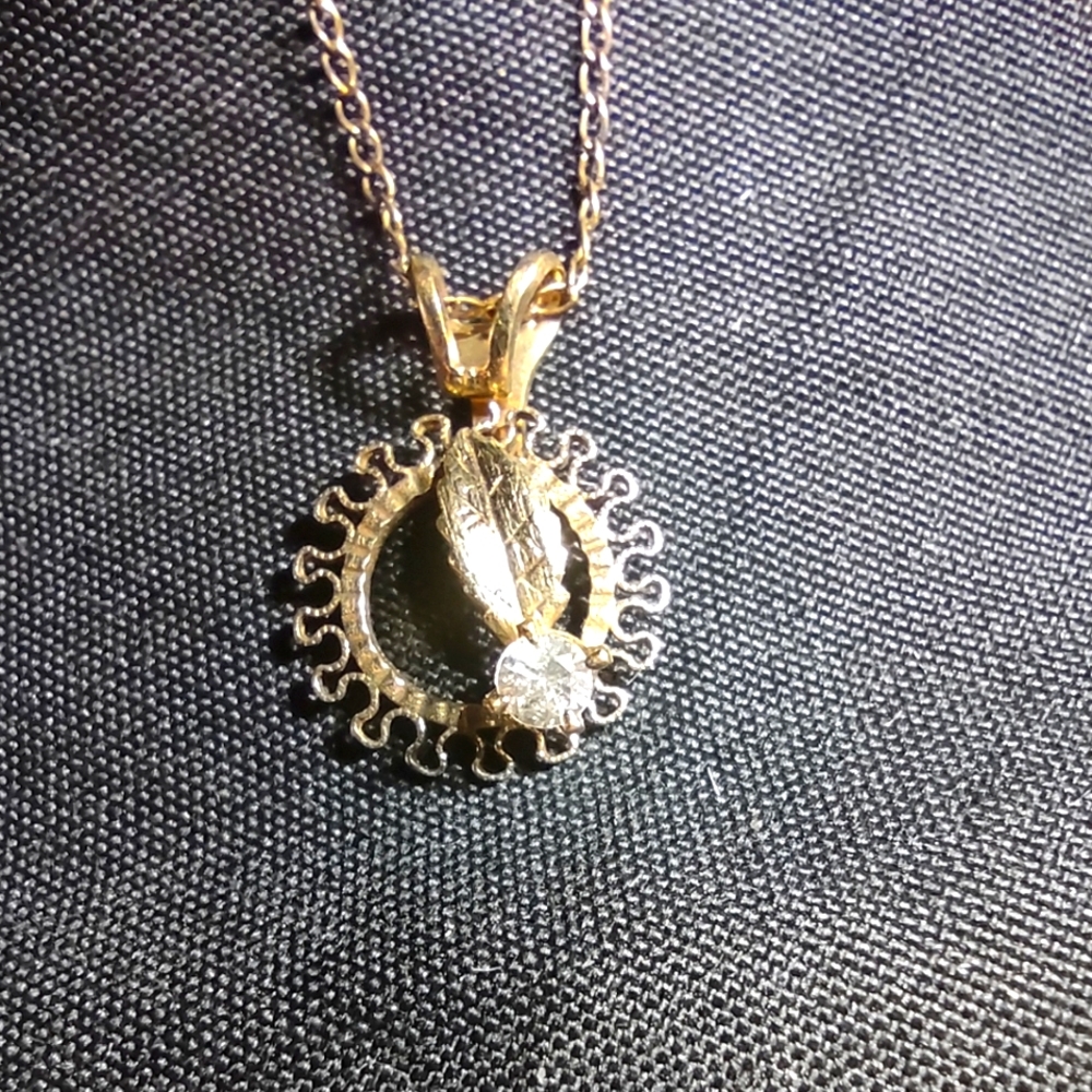 18" 14kgf Diamond Leaf Necklace